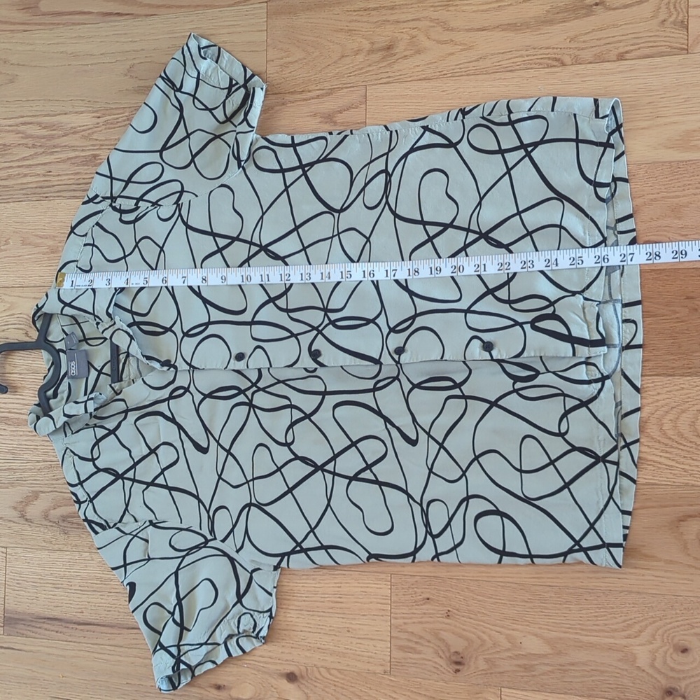 ASOS. Abstract Patterned. Men's Button Down. Size Medium. - Picture 4 of 7